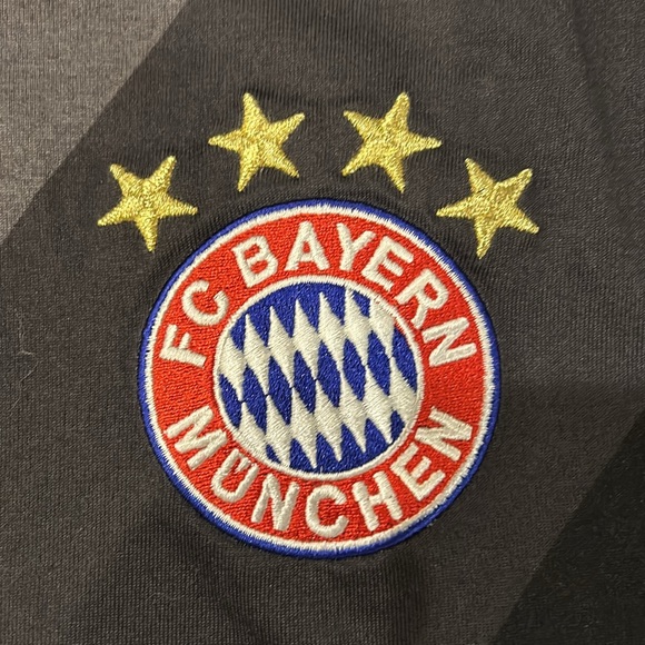 Adidas Boys Size Large FC Bayern Munchen Jersey - Picture 2 of 5